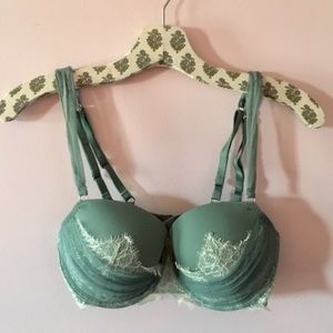 Victoria’s Secret Push-Up Bra 32DD/34D